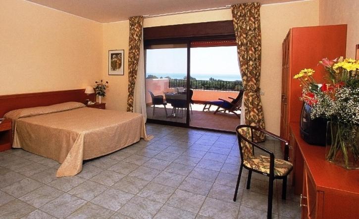 Conte Di Cabrera Hotel Club Поцало Екстериор снимка